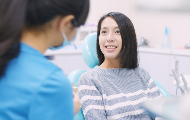 歯医者にいる女性