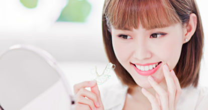 歯の白い女性
